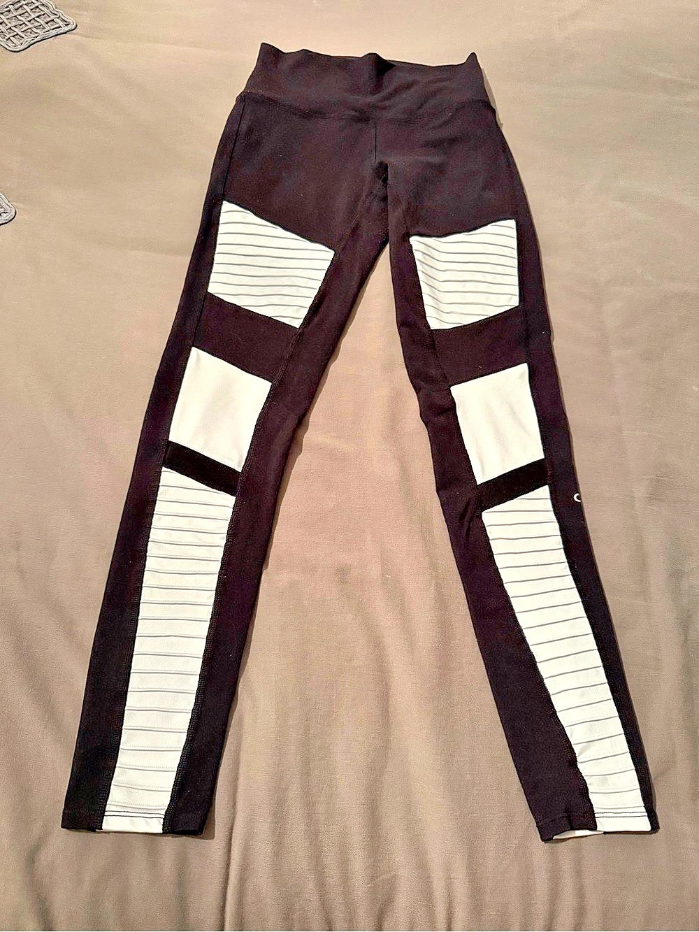 Alo Moto Leggings Black & White Size Medium EUC